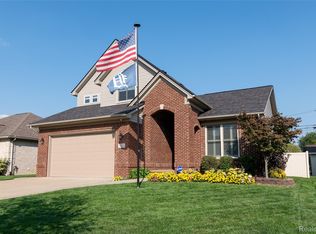 15861 Humphrey St, Southgate, MI 48195