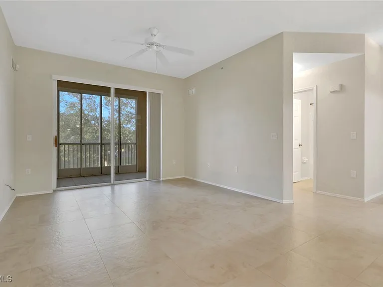 9025 Colby Dr #2111 — Photo 10