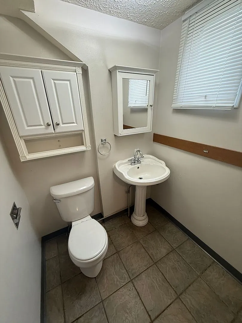 916 Bridge Ave — Photo 3