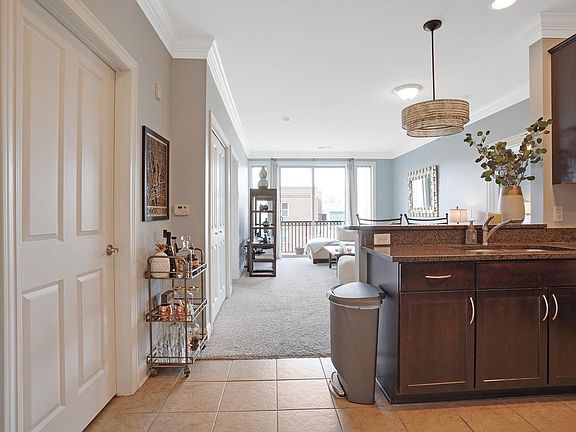 4th image of 953 Ingleside Ave #302