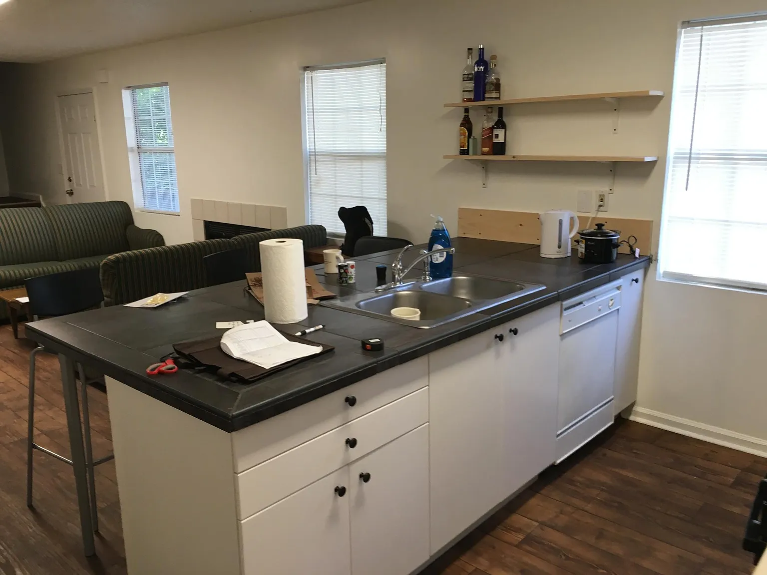 6 bed, 2000 sqft, $975 — Photo 4