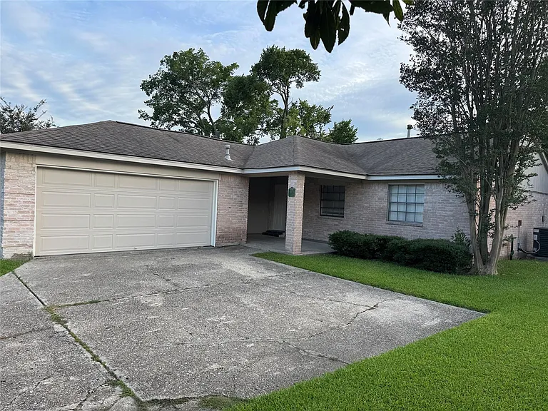 8027 Wind Forest Dr — Photo 2