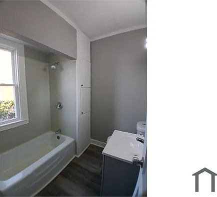 1005 E 72nd St — Photo 16