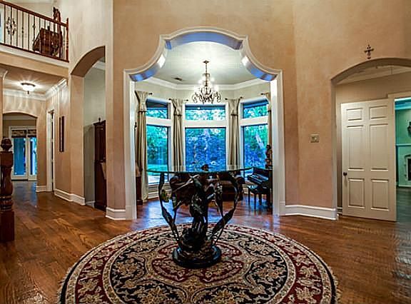 3rd image of 1304 Chancellor Ln