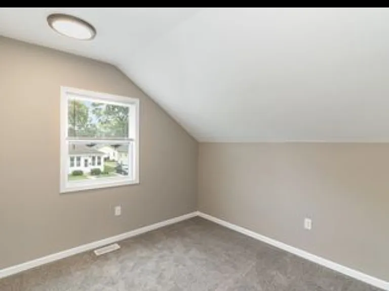 140 N Lindberg St — Photo 11
