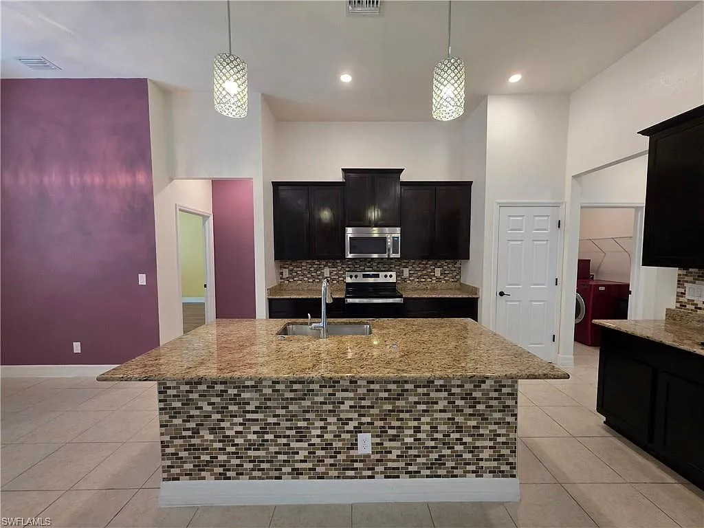 4 bed, 3.0 bath, 2336 sqft, $2,500 — Photo 3