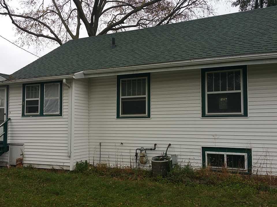 2nd image of 717 Linden Ave