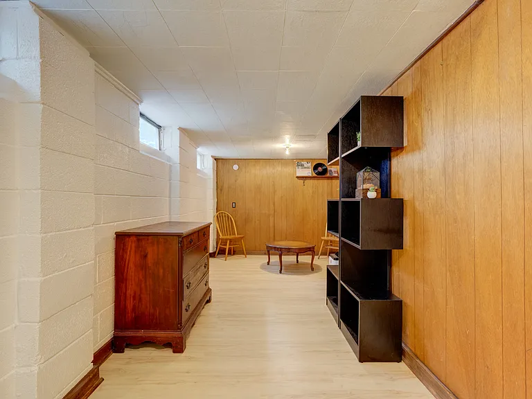 835 Allen St — Photo 31
