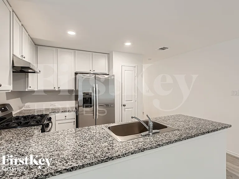 1335 White Willow — Photo 13