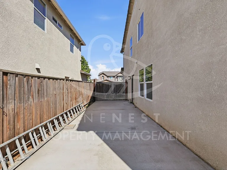 2708 Woodfield Way — Photo 35