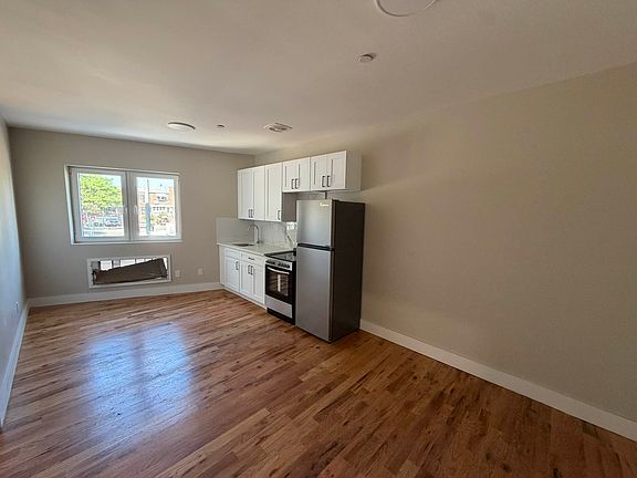 2nd image of 5843 Kings Hwy #2A