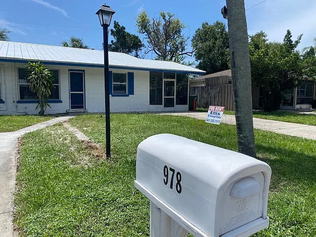 2 bed, 865 sqft, $1,675 — Photo 1