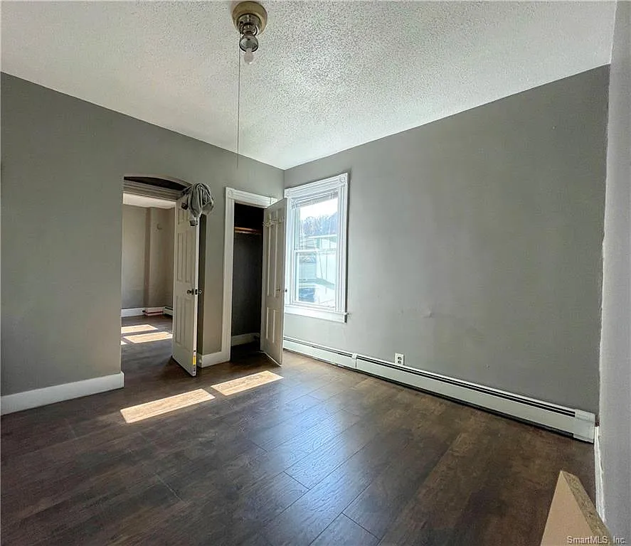 3 bed, 1100 sqft, $1,375 — Photo 2