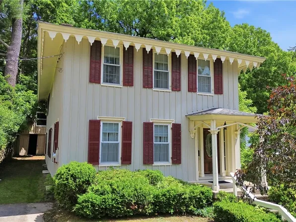 18 Burwell St, Little Falls, NY 13365