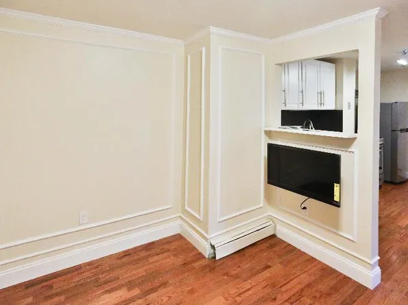 238 Everett St, Boston, MA