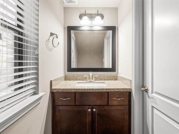 5th image of 2112 Sherwin St