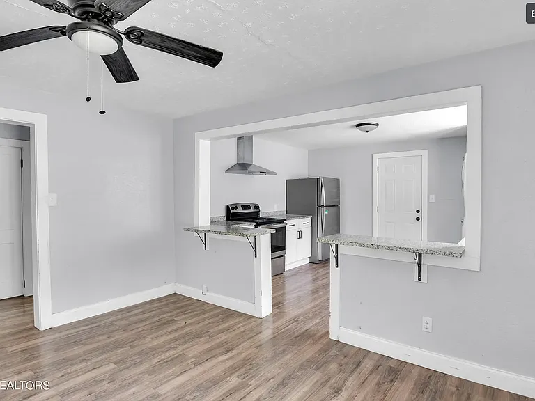 2410 Jefferson Ave — Photo 7