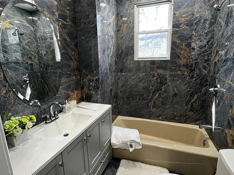 Lincoln Pl — Photo 1