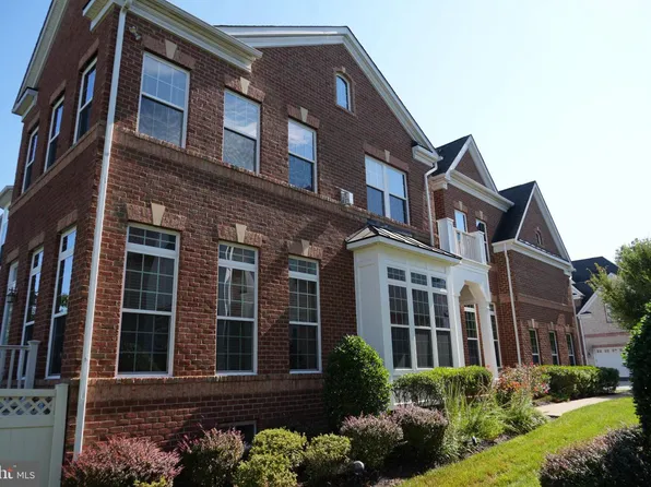 3888 Billberry Dr, Fairfax, VA 22033