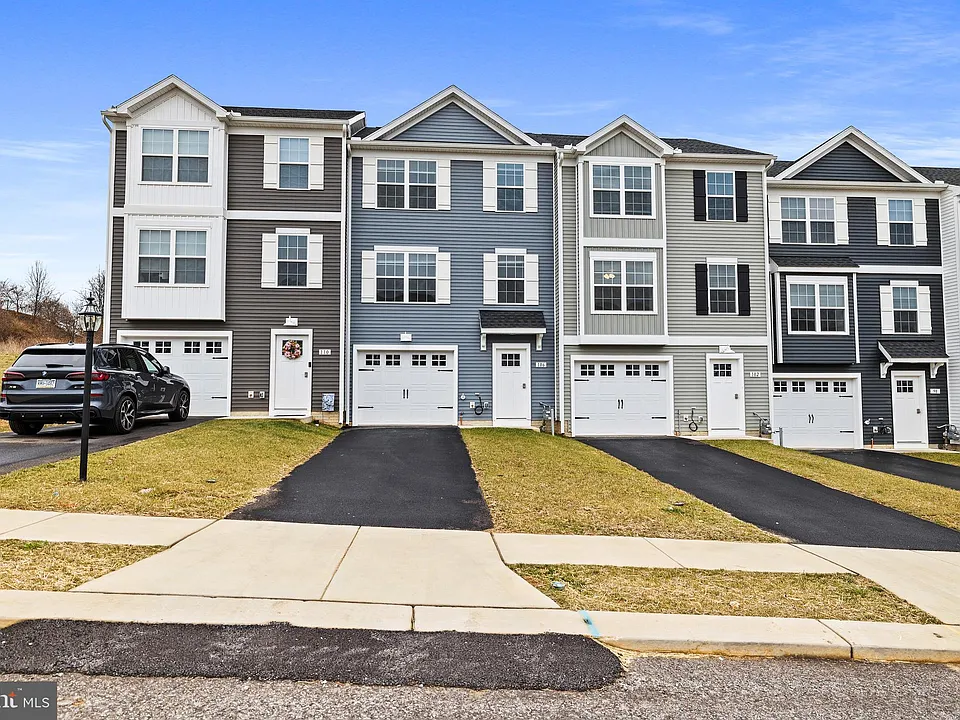 906 Setting Sun Ln