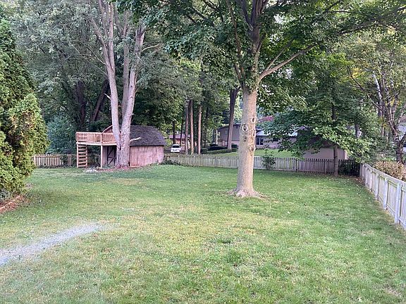 4th image of 1015 Kenwood Dr