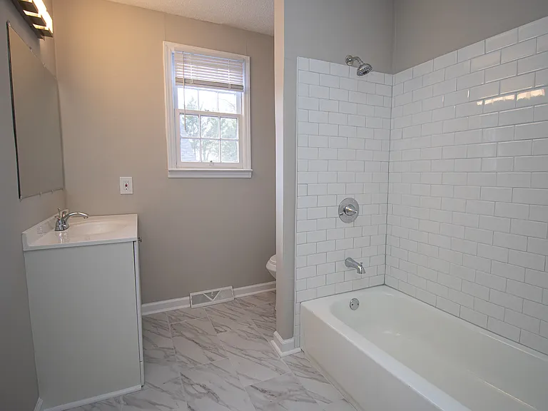 1420 Franklin St — Photo 13
