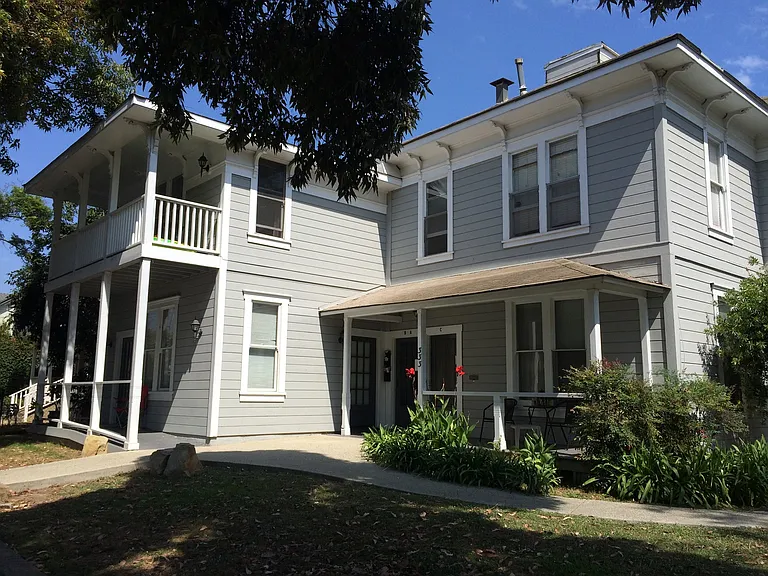 333 W Ortega St — Photo 2