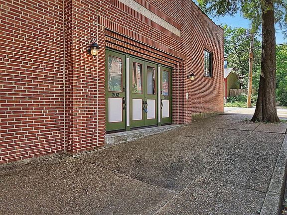 2nd image of 2401 S 12th St APT 204