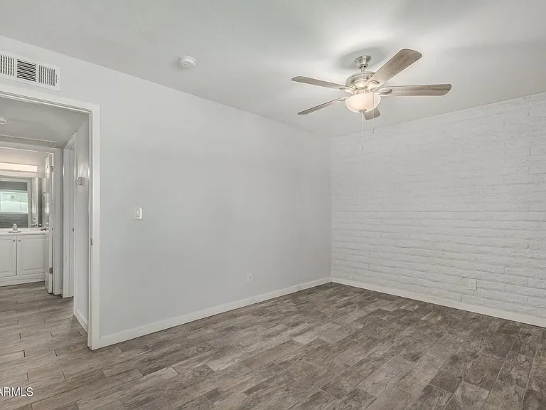 1118 S McClintock Dr — Photo 11