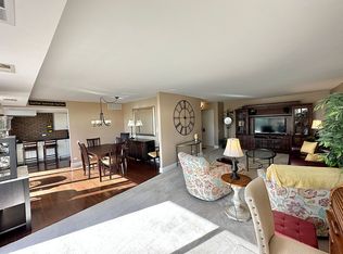 2 S Atrium Way APT 508, Elmhurst, IL 60126