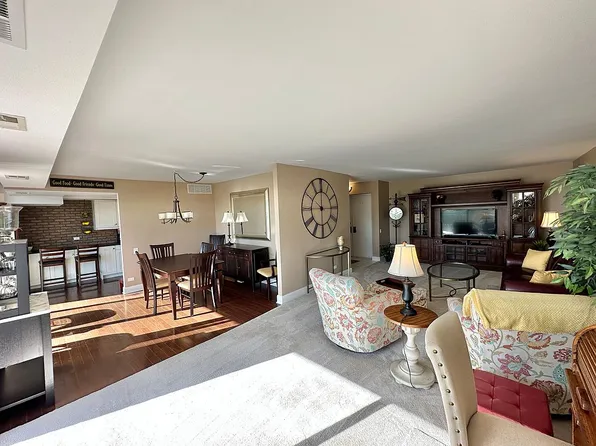 2 S Atrium Way APT 508, Elmhurst, IL 60126