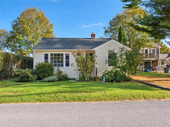 39 Green Kinyon Driftway, Narragansett, RI 02882