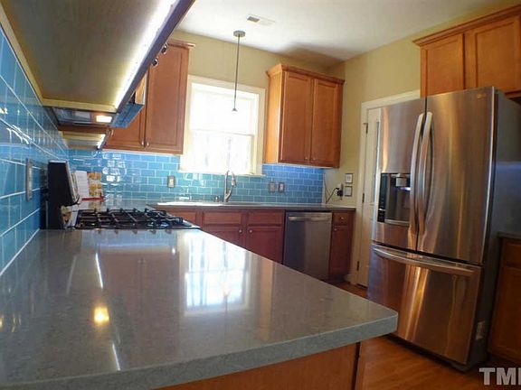 5th image of 105 Dunhill Ln