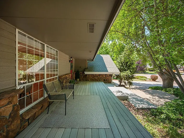 3242 Grovewood Dr — Photo 4