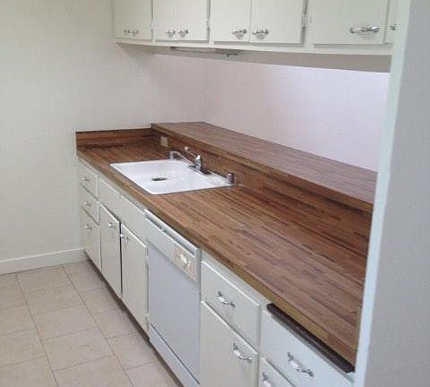 4th image of 1414 Greenfield Ave APT 305