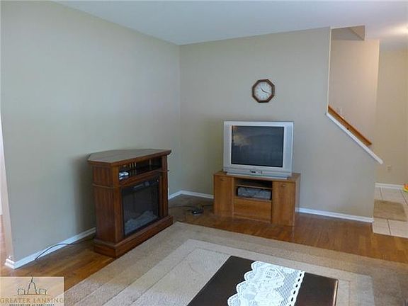 3rd image of 1921 E Riveria Dr