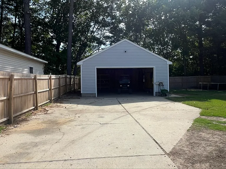 106 Virginia Ln — Photo 6