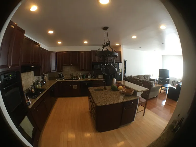 642 N 4th Ave — Photo 3