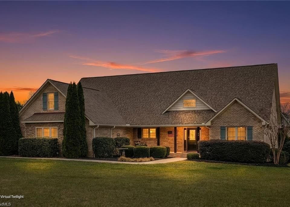 1st image of 183 Oak Leaf Dr