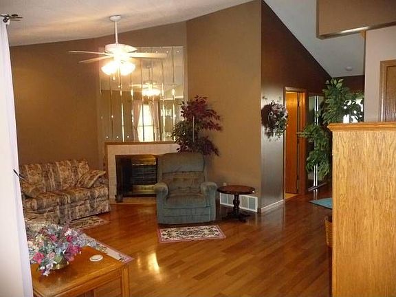 4th image of 741 Midway Dr