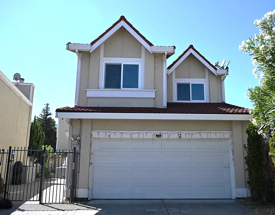4 bed, 2.5 bath, 1544 sqft, $4,300 — Photo 1