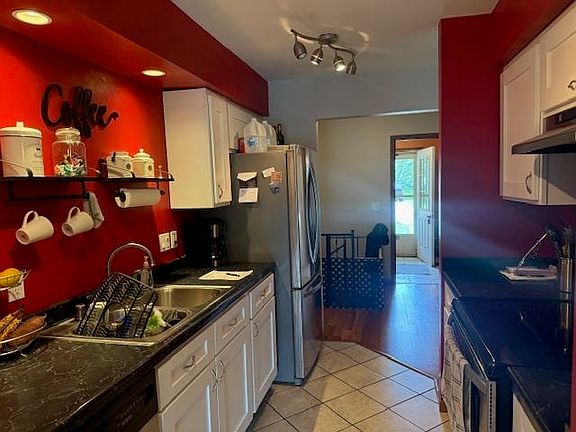 5th image of 1207 Louisa St