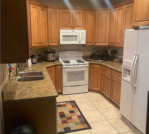 3rd image of 221 N 1200 W APT 201