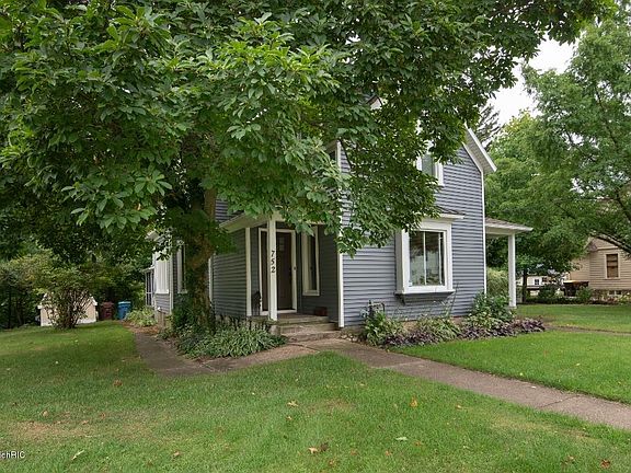 3rd image of 752 Wilson St