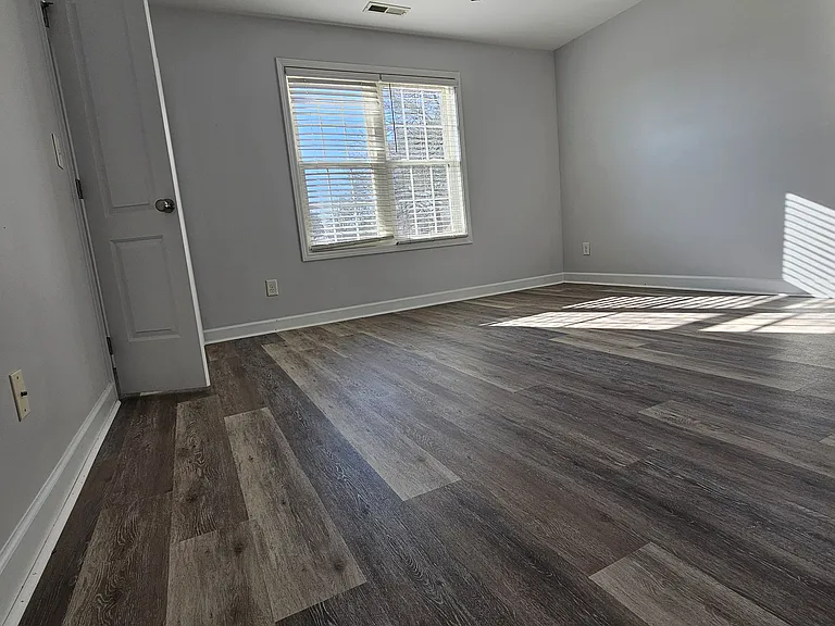 527 Walter St #527 — Photo 14