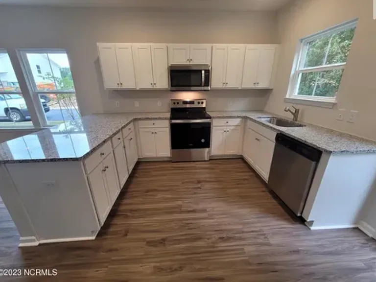 9008 Laurel Bay Ln — Photo 5