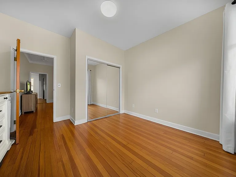 152 W 9th St #1 — Photo 12