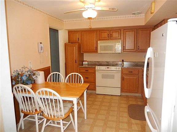 5th image of 1118 Chapel Dr