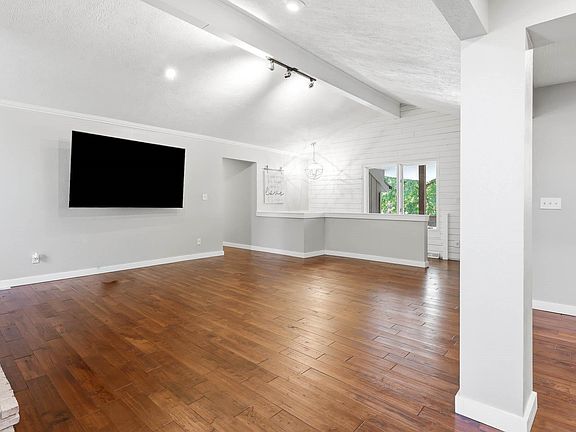 5th image of 1050 E Camorene Street