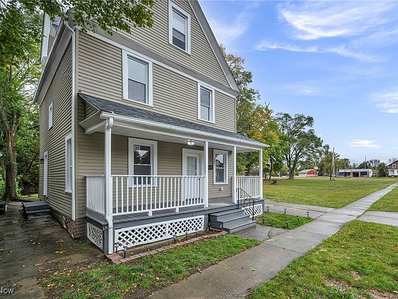 2nd image of 121 Parkview Ct
